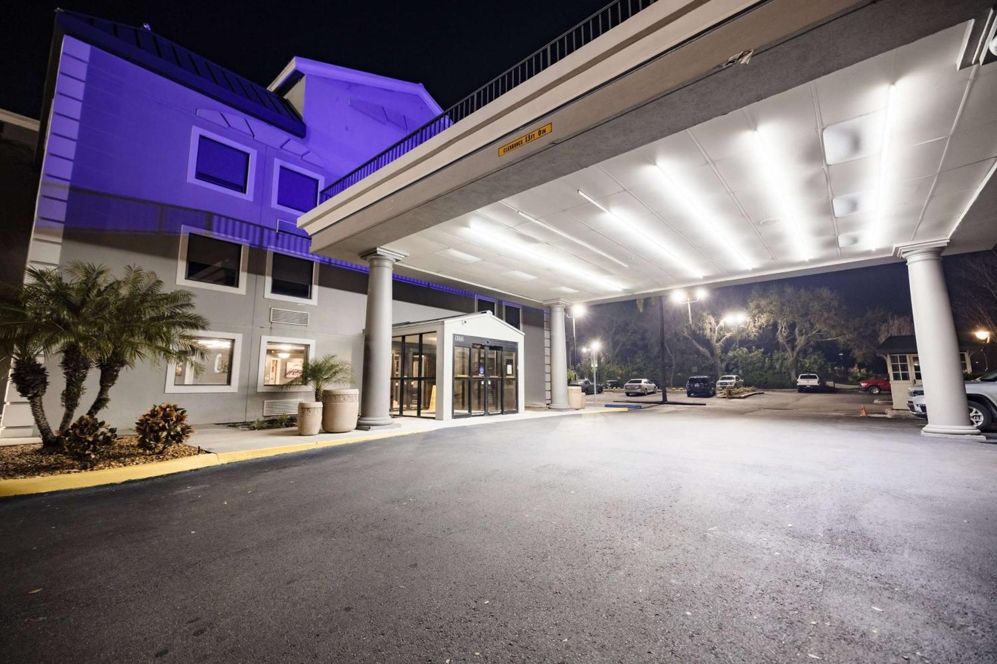 La Quinta By Wyndham Near Busch Gardens Hotel